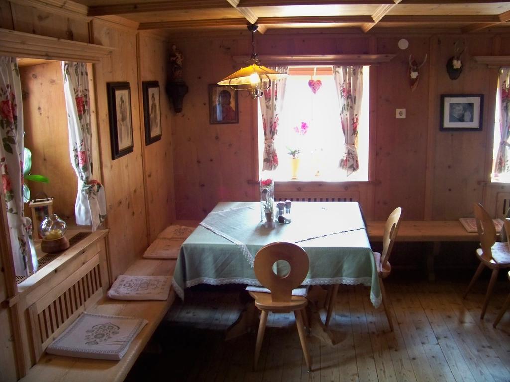 Gaestehaus Bichl Umhausen Bagian luar foto