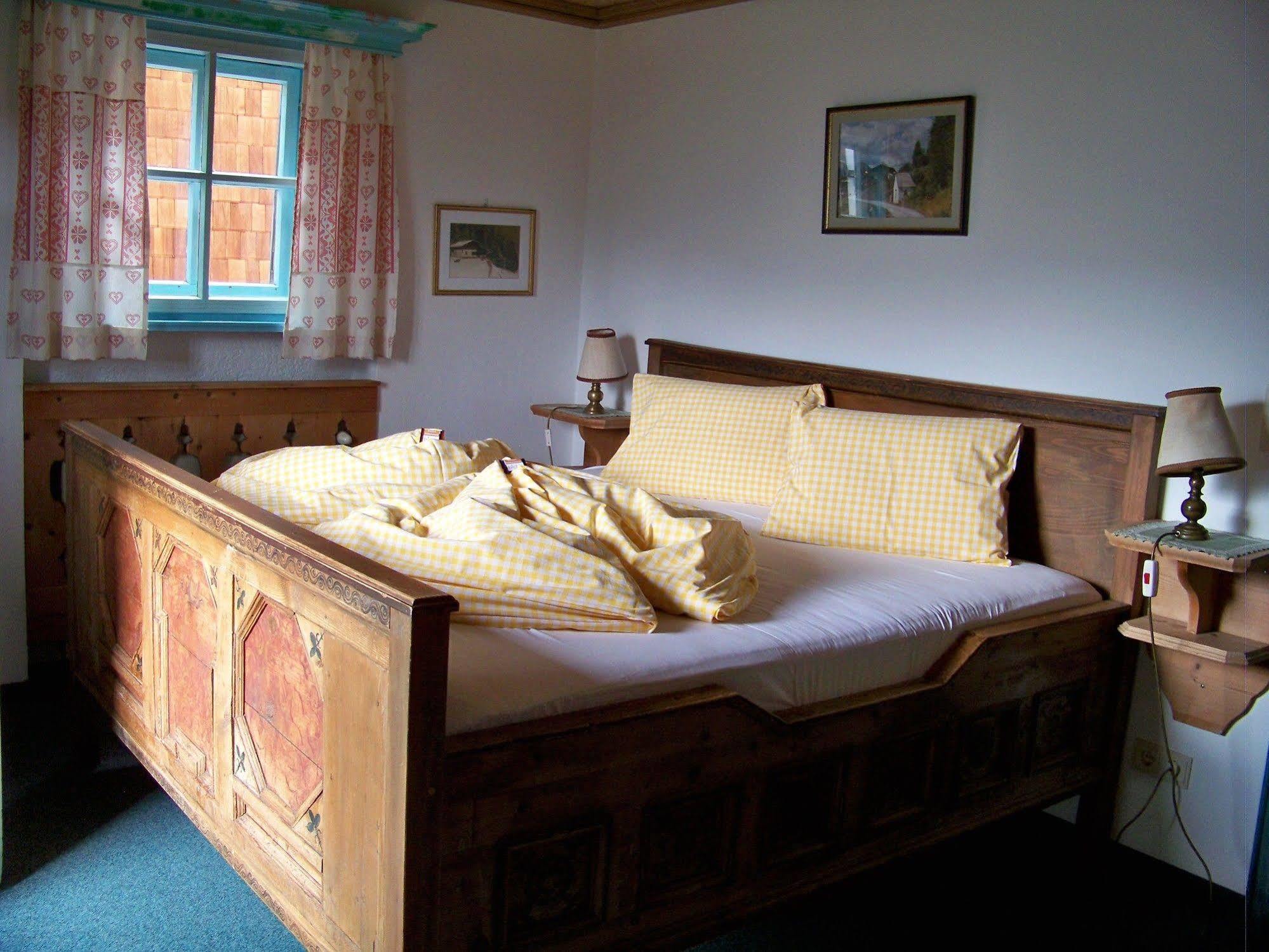 Gaestehaus Bichl Umhausen Bagian luar foto